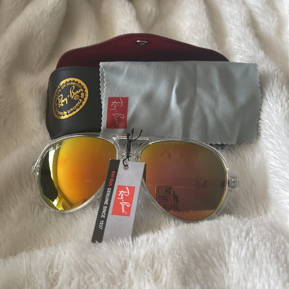 Ray-Ban aviators 🔥